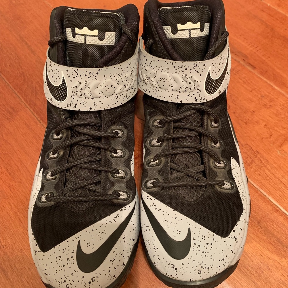 Lebron James solider 6 shoes